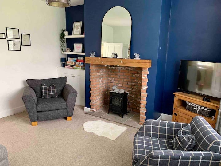 Family Home with Garden, Summer House & Driveway Houses for Rent in