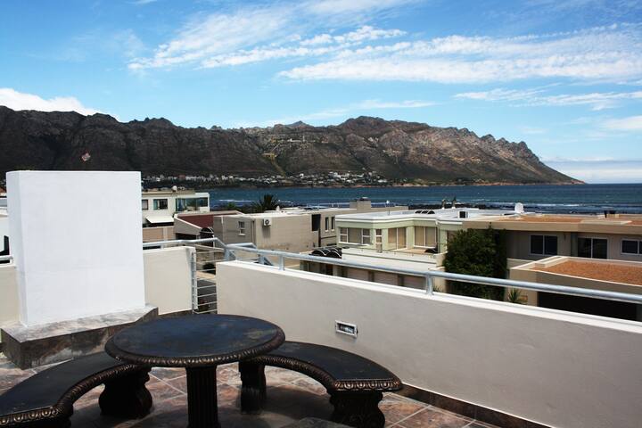 20 Cayman Beach, Gordon’s Bay gallery image 2