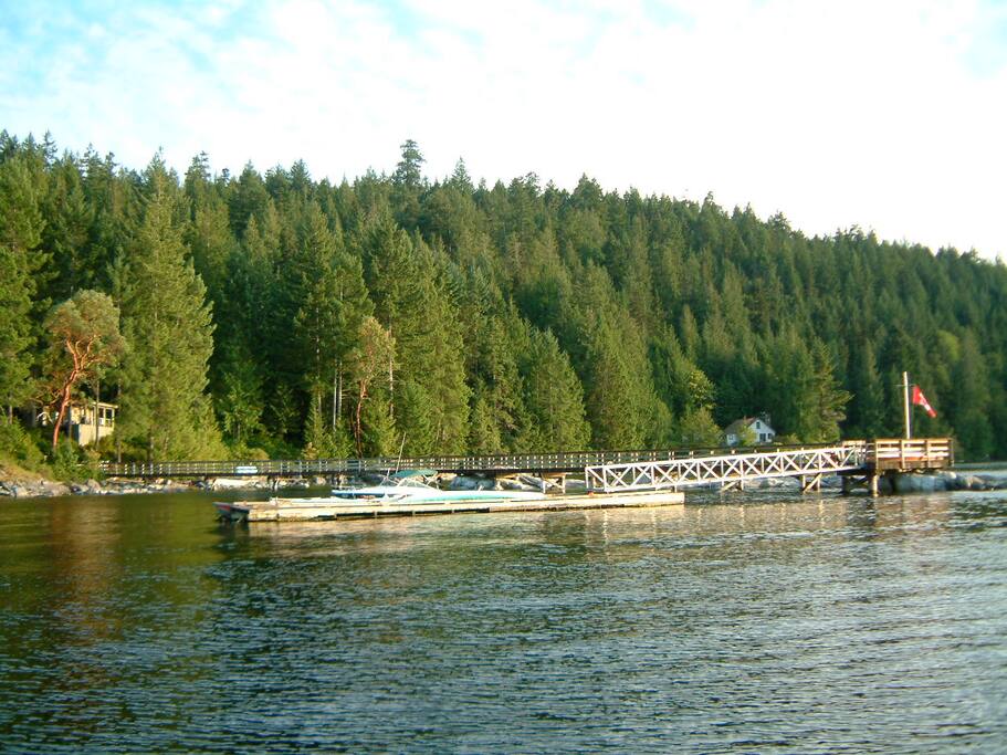 Rustic offgrid waterfront retreat, Nelson Island. Islands for Rent in Blind Bay, (Sunshine