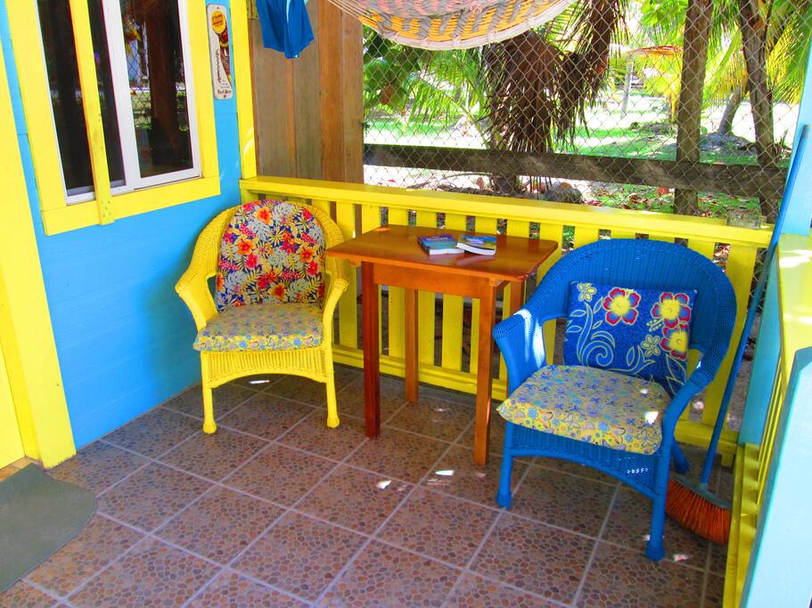 Huge outside covered deck - ideal for bird watching !