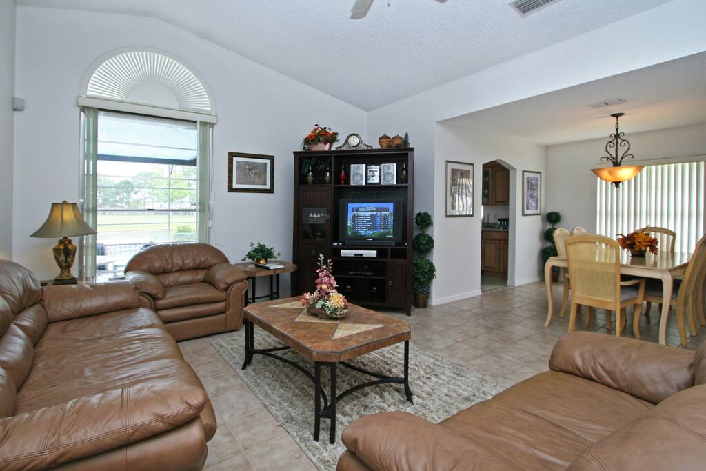 Watersedge of Indian Wells 3 miles to Disney Houses for Rent in