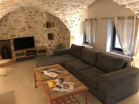 Typical vaulted house in Uzège with swimming pool