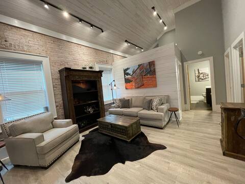 Delta Sunset Lofts - Historic 1910 Synagogue Apt A