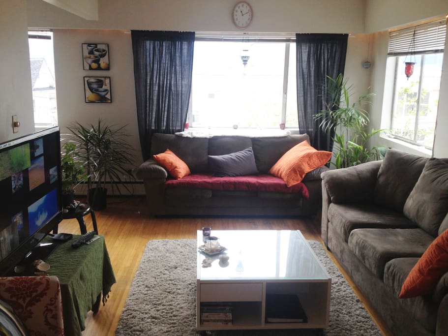Spacious living room