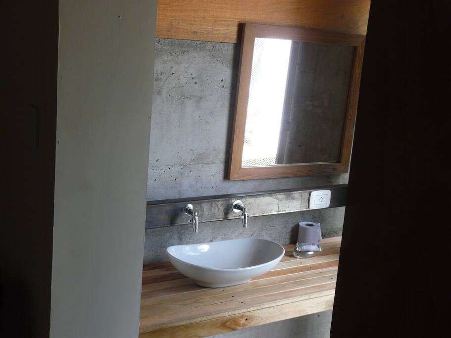 baño de la suite, posee ducha con chorros