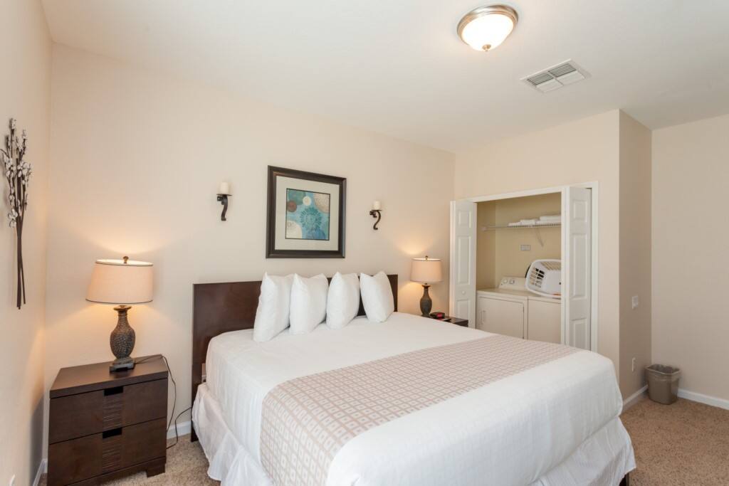 Bedroom,Indoors,Room,Chest,Drawer