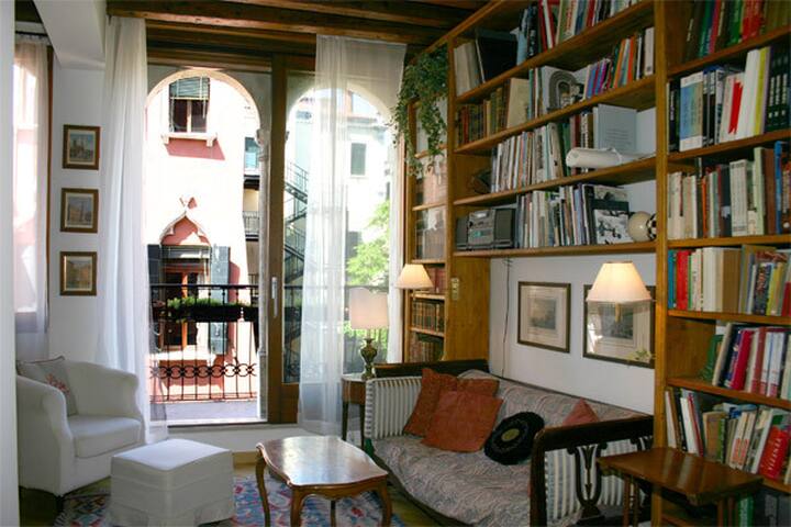 Cosy Apt in the heart of Venice gallery image 2