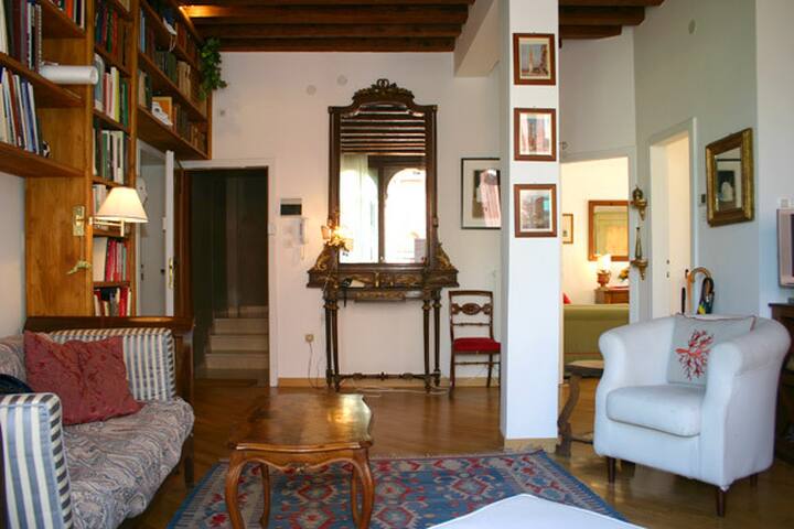 Cosy Apt in the heart of Venice gallery image 4