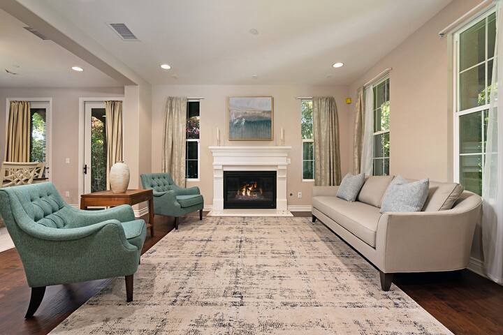 Modern, Private Home in Pasadena, 5 br/4.5 ba gallery image 3