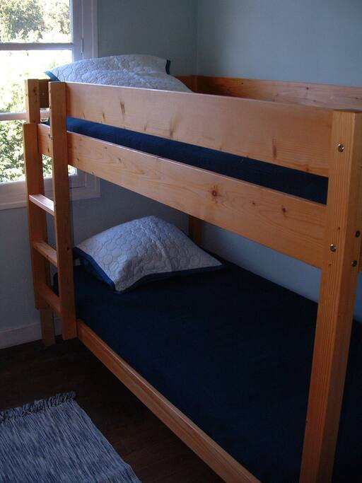 BUNK ROOM FOR 2 CHILDREN (AGE 2-12)