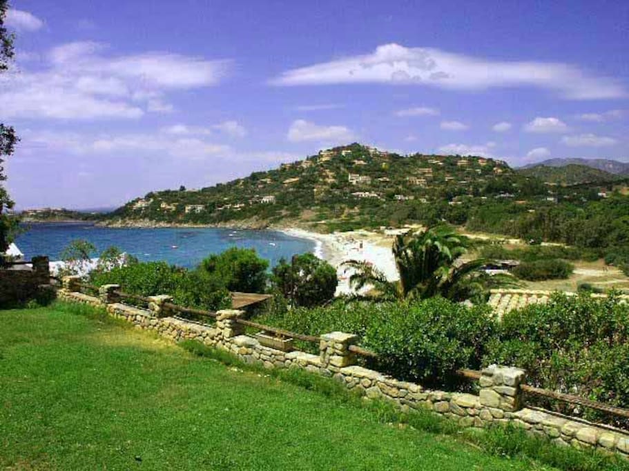 Der freie Blick aufs Meer und Sandstrand