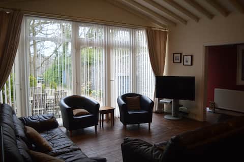 Old Workshop Cottage (3 Bed, 2 Bath)