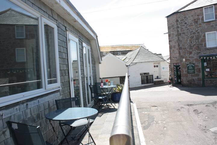 Pebbles Cottage Parking Downalong Balcony Houses For Rent