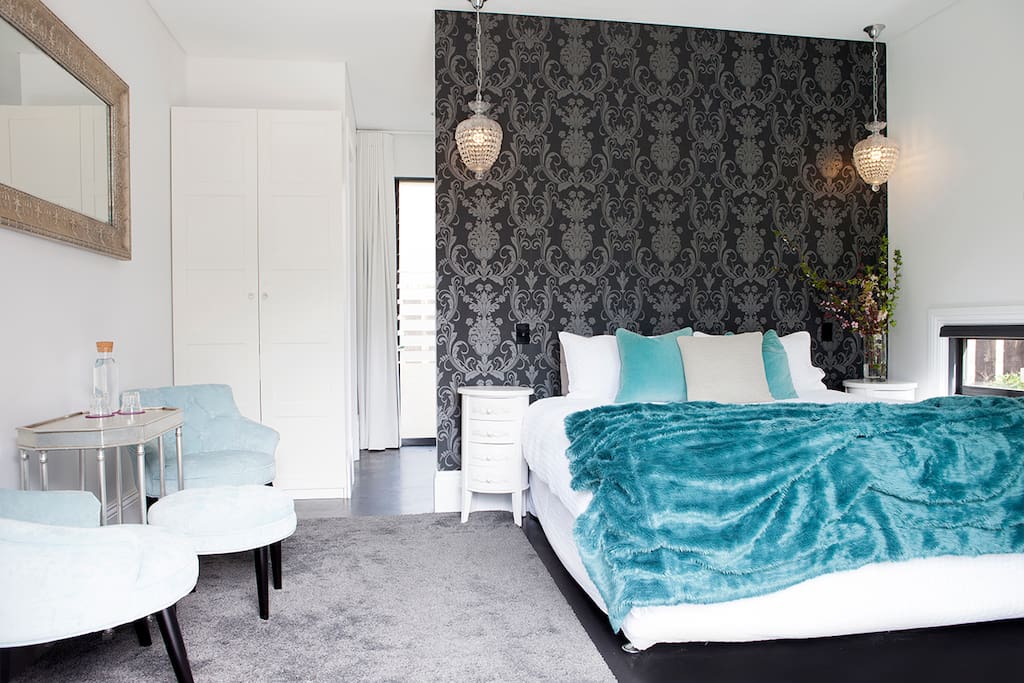 Seating area and king size bed