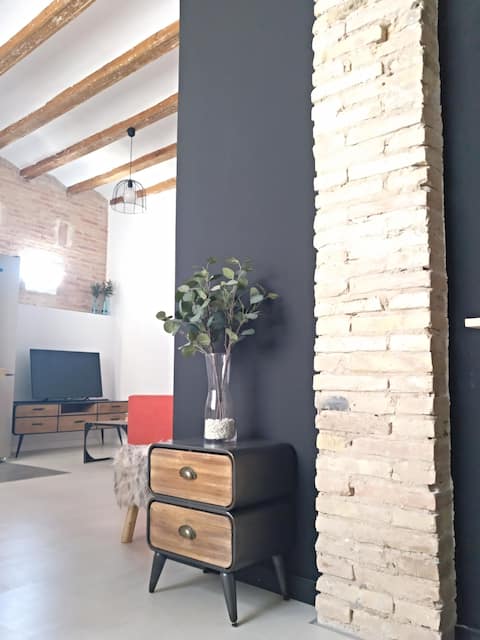 Anuncio de Airbnb popular: Accommodation in the heart of Valencia with Wi-Fi en Ciutat Vella