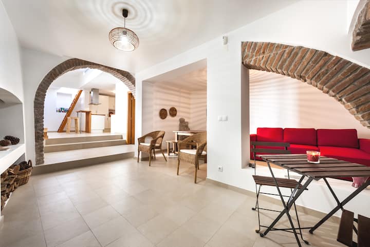 Преглед на приземјето (долен кат)