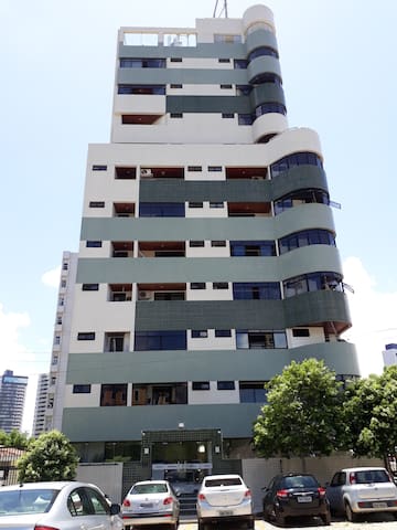 Flat na Praia do Meio.