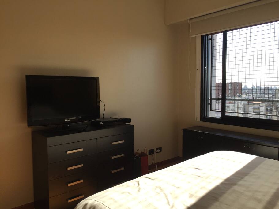 Cuarto principal Tv con dvd, 2 placards.