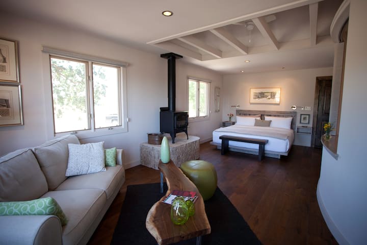 Luxe Private Oak Suite, near town