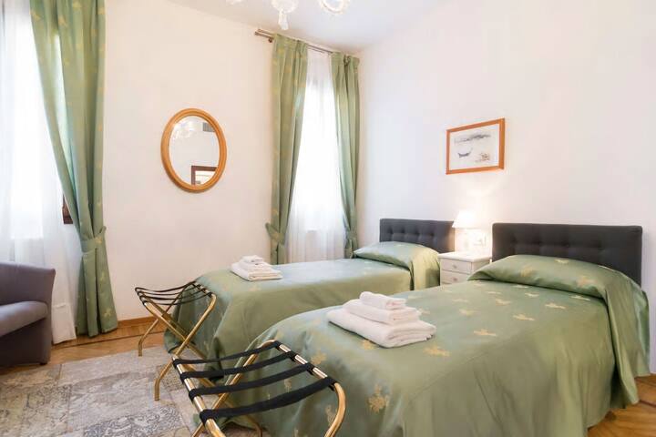 Procuratie Uno & Due elegant and bright apartments gallery image 3