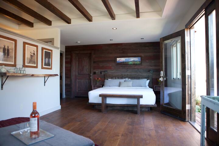 Luxe Private Barn Suite, near town