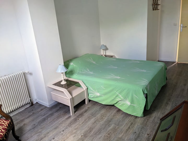 Spavaća soba na 1. katu s 1 bračnim krevetom 