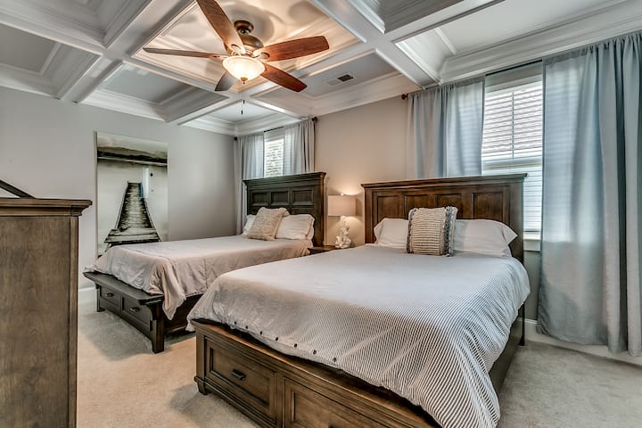 Dormitorio 4: Dormitorio principal
Vestidorgrande de 2 armarios

Smart TV de pantalla plana,
baño adjunto.
