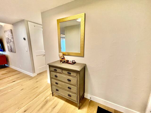 M&J@Gorgeous remodeled 3B2B SFH/Bay Area | 2944 gallery image 3