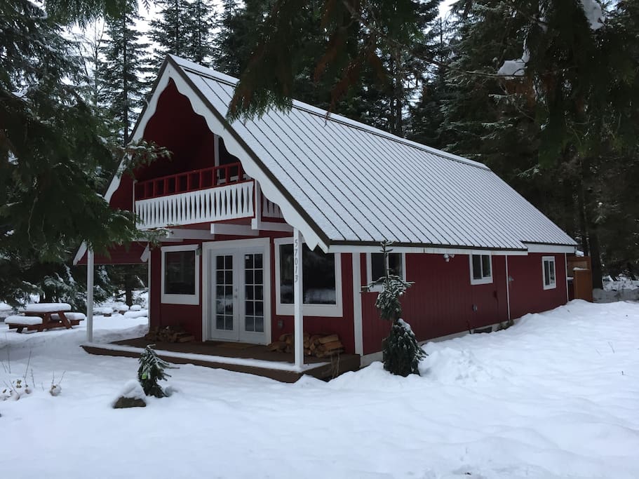 Riversong Retreat is at 2000 feet elevation with intermittent snow from mid November to the end of February.