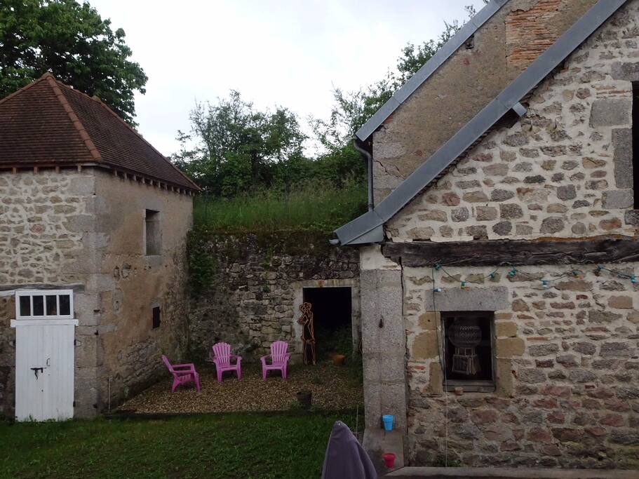 COUR INTERIEURE