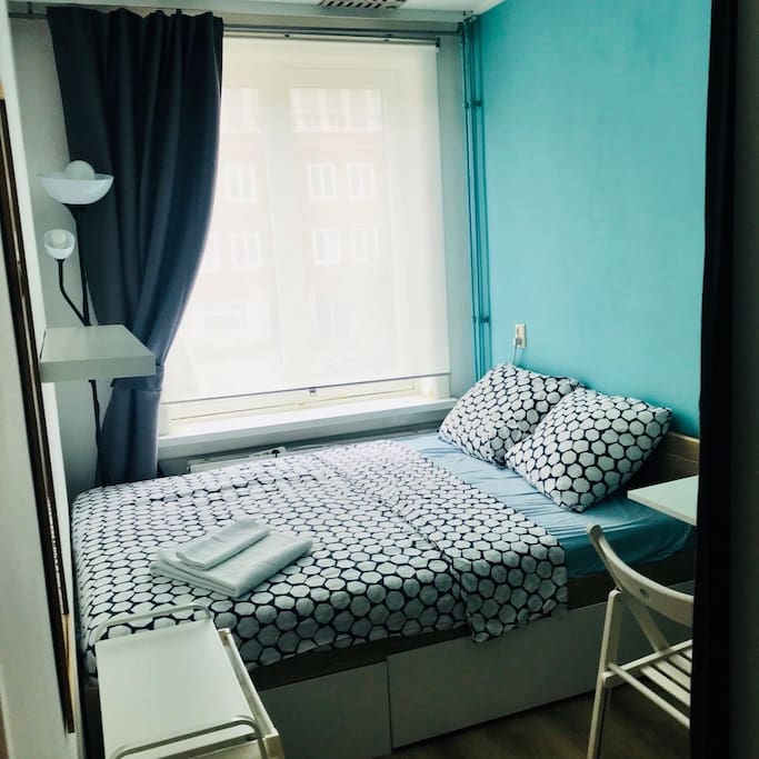 Bedroom with 140x190 matrass, a desk and drawers/ wardrobe and hangers to store your belongings.