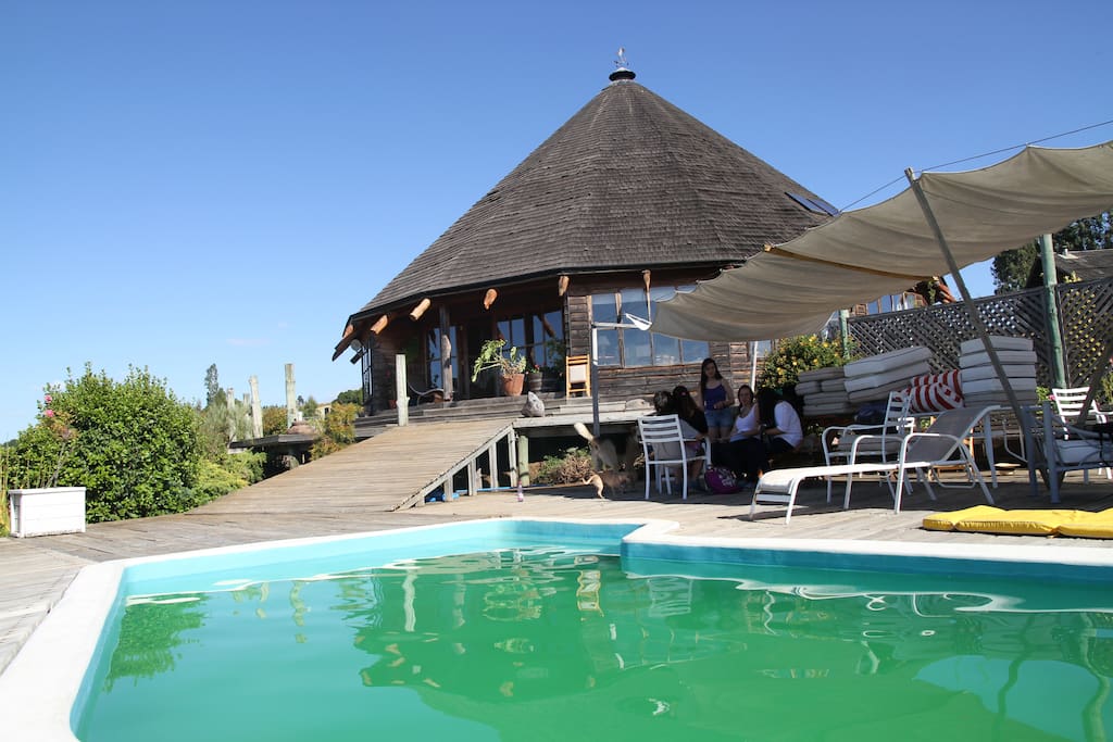 Campanario y piscina