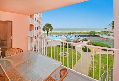 Top performing Airbnb: Beachfront View Pool Great Fall Rates in Indian Rocks Beach
