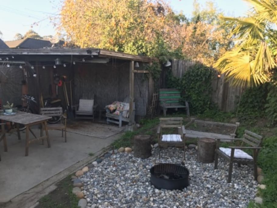 Enclosed backyard with hammock, firepit, gas bbq grill, dining al fresco