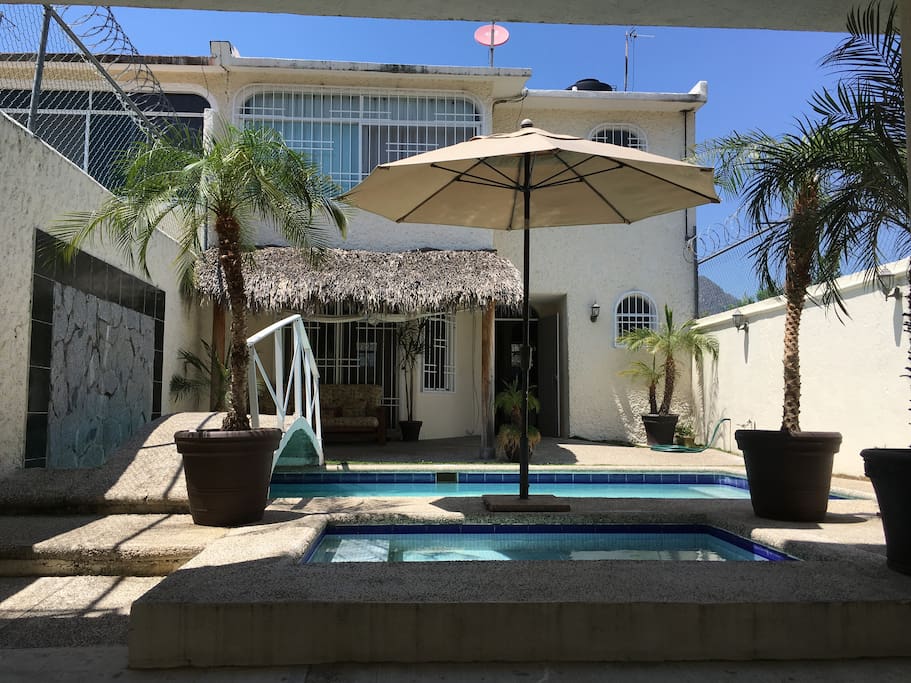 Pool & palapa / Alberca y cabaña