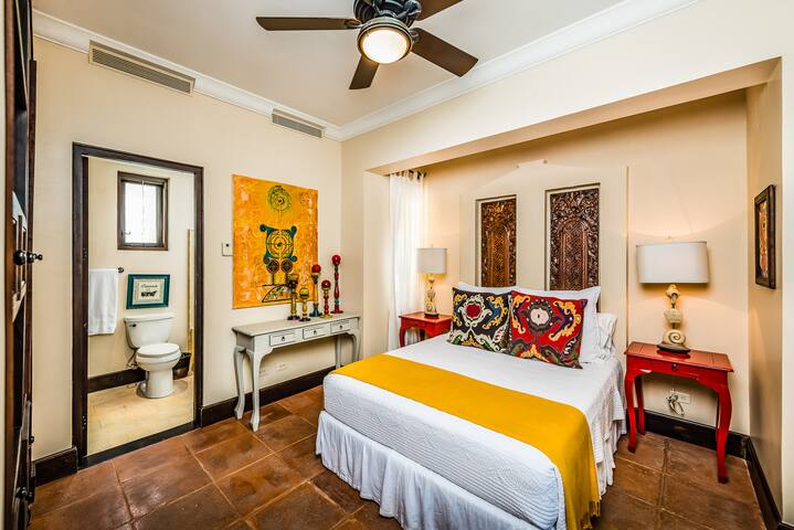 Oceanside Villa With Pool & Beach Club -Casa Cielo