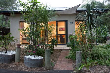 Private Studio - walk to the beach