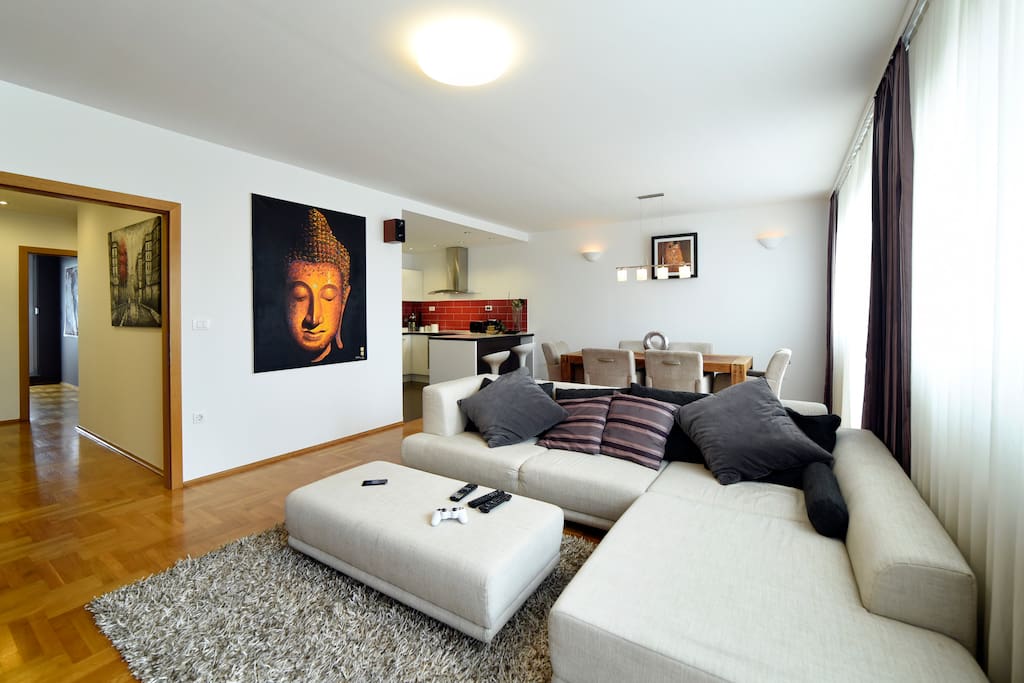 Spacious living room