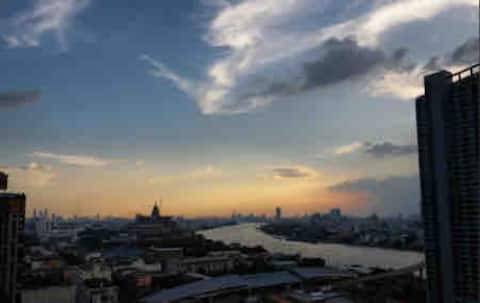 River-view studio-type condo near MRT, Mall & Food