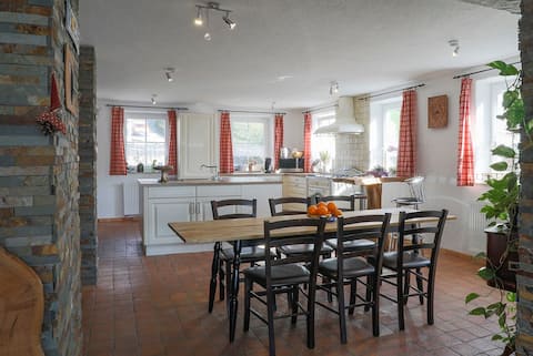 Apartment possible for up to 10 persons with a chef.