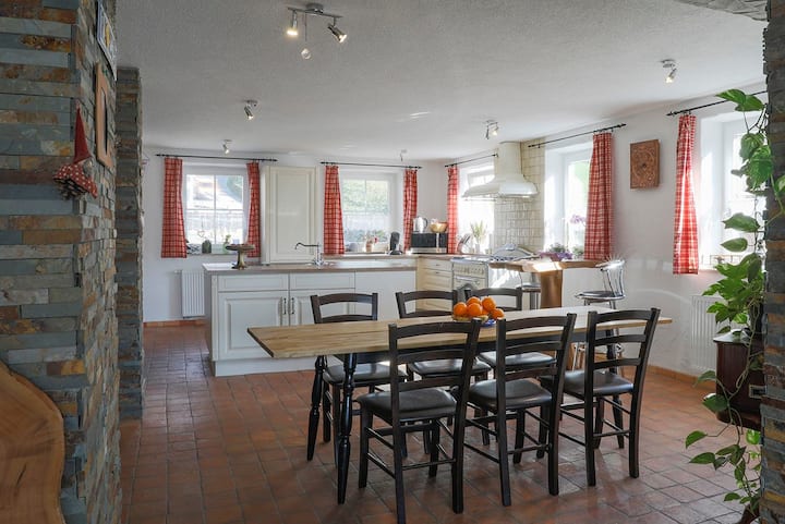 Apartment in Murbachhof for up to 10 people, cooking possible