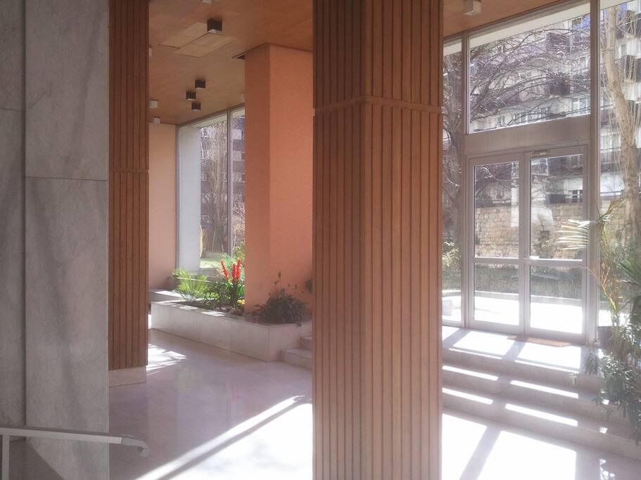 entrée immeuble sécurisée gardien vidéo