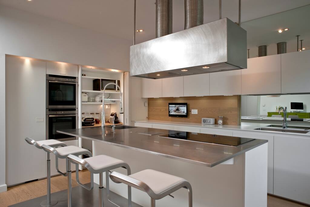 The fully equipped
spacious kitchen