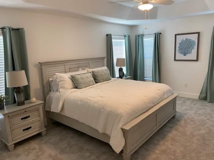 Dormitorio principal con cama tamaño king