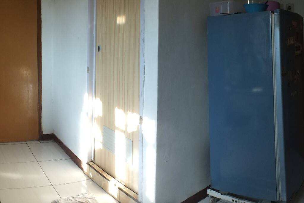 Dapur, kamar mandi, dan lemari pendingin