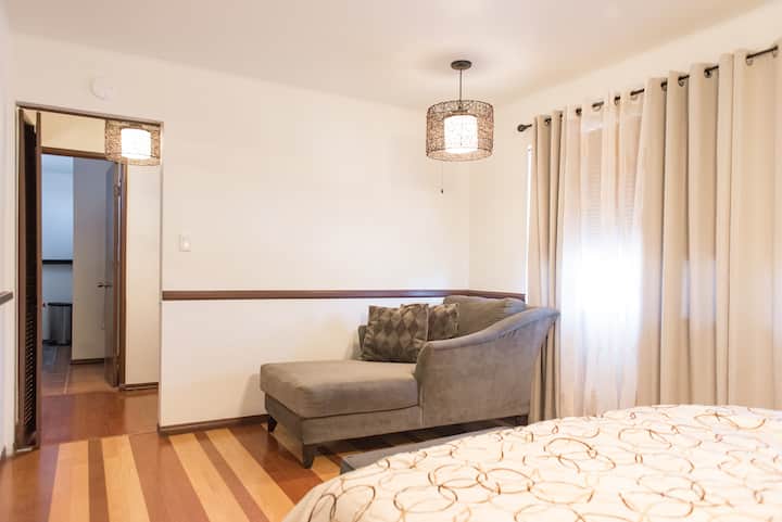 Dormitorio principal del piso de arriba 