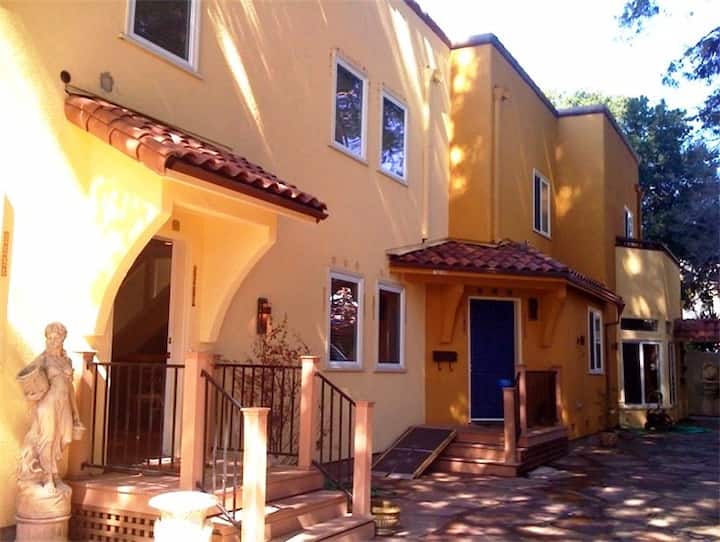 Stylish 2BR Mediterranean Townhome Townhouses for Rent in Berkeley