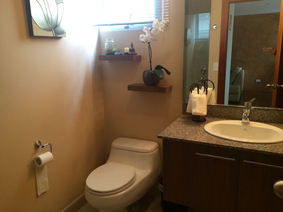 Baño con ducha independiente