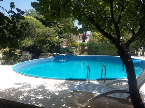 Beach houses - 8 to 14 people - swimming pool