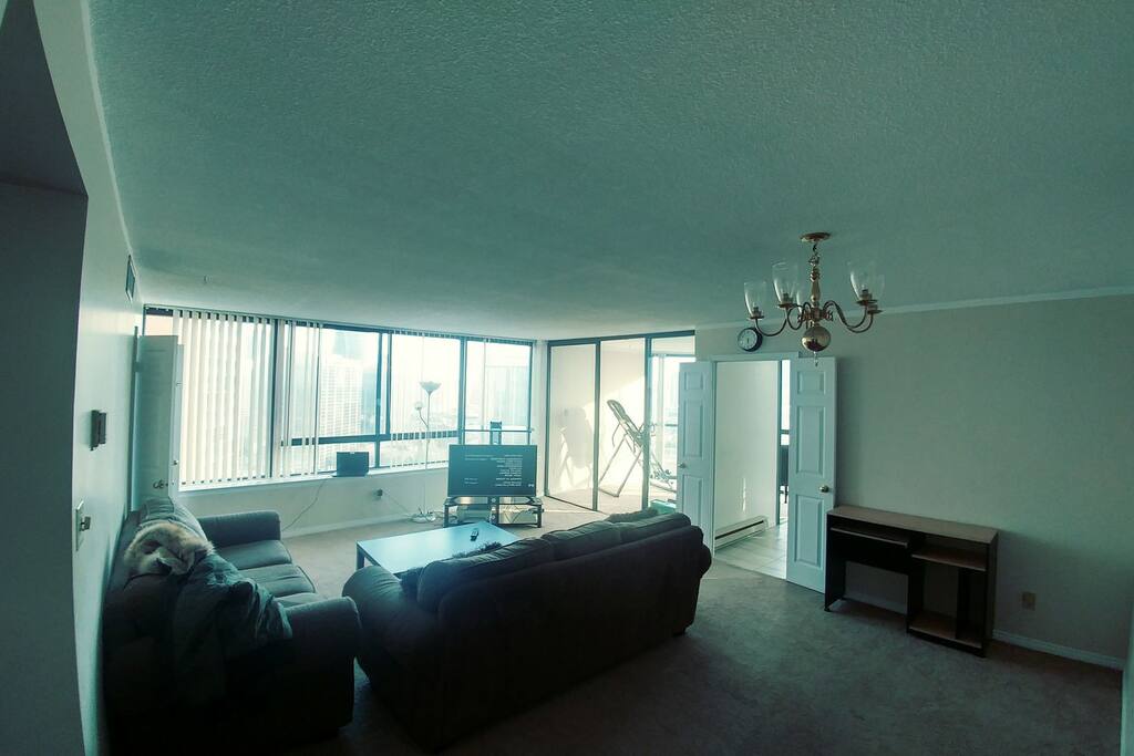 Shared living room.. Im hardly there....
